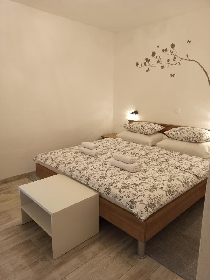 Studio Apartments Una كورينيتسا المظهر الخارجي الصورة