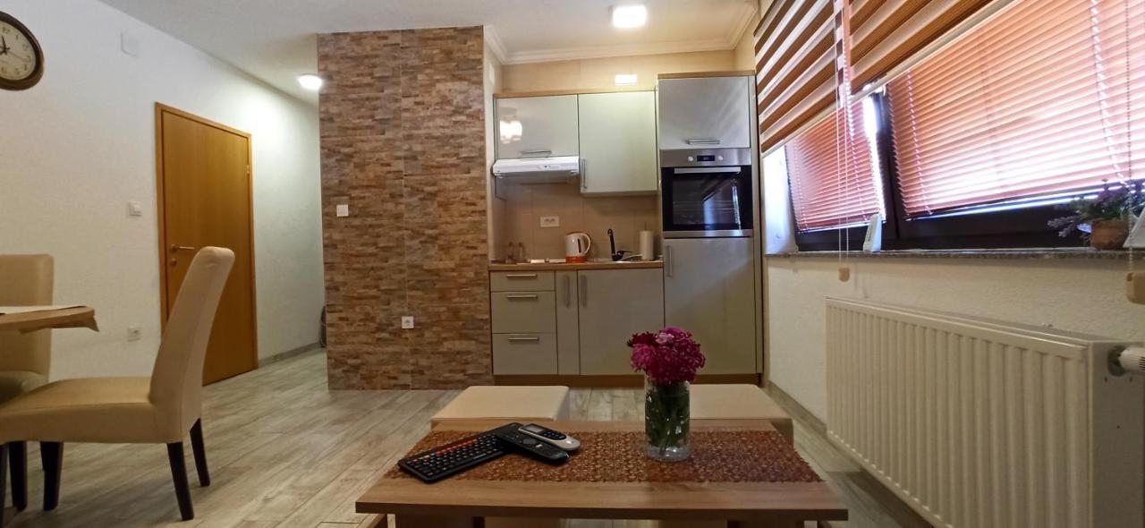 Studio Apartments Una كورينيتسا المظهر الخارجي الصورة