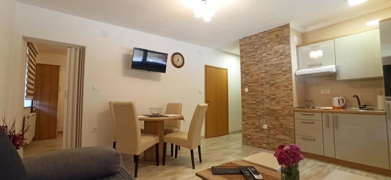 Studio Apartments Una كورينيتسا المظهر الخارجي الصورة