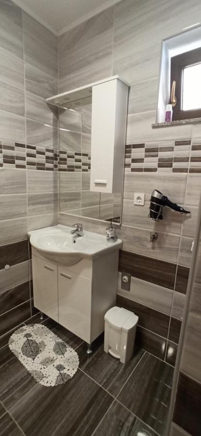Studio Apartments Una كورينيتسا المظهر الخارجي الصورة
