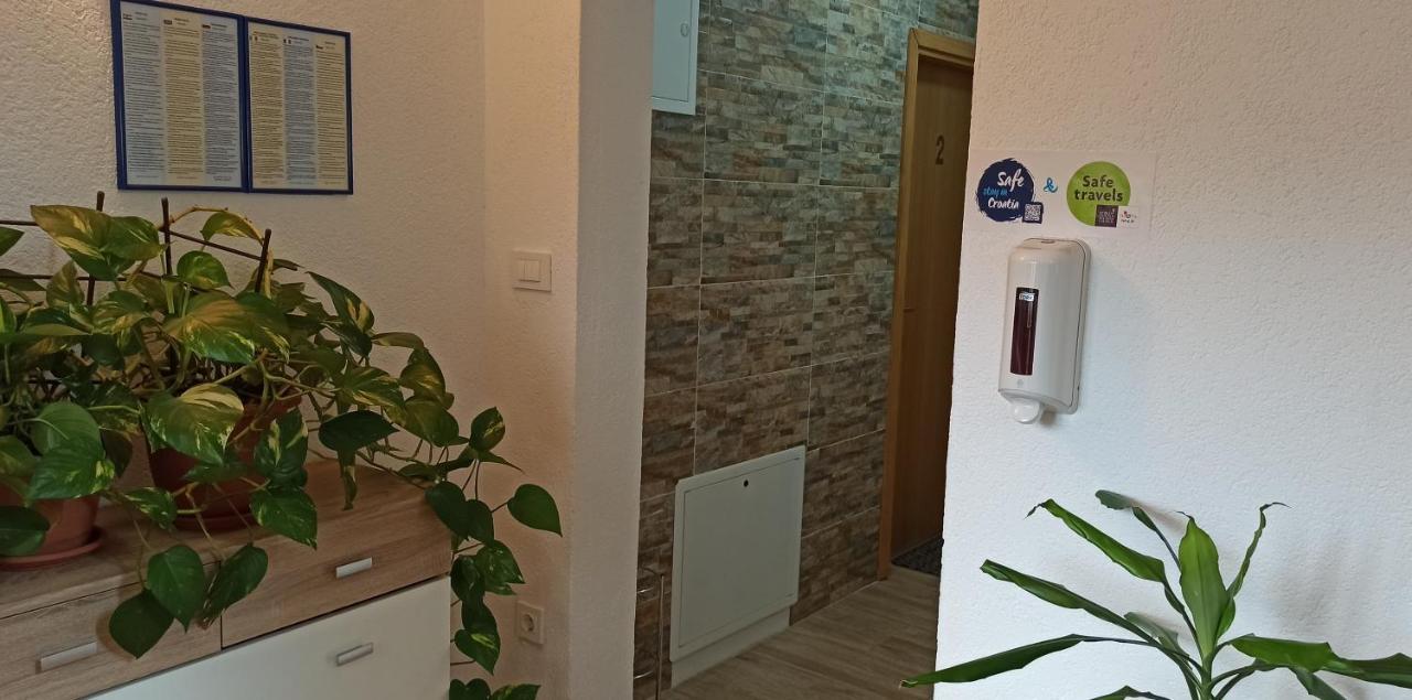Studio Apartments Una كورينيتسا المظهر الخارجي الصورة